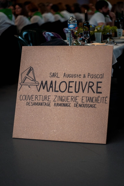 Souvenir du banquet convivial de la Tablée de la Roche aux Fées - Évènement gastronomique avec produits du terroir à Janzé
