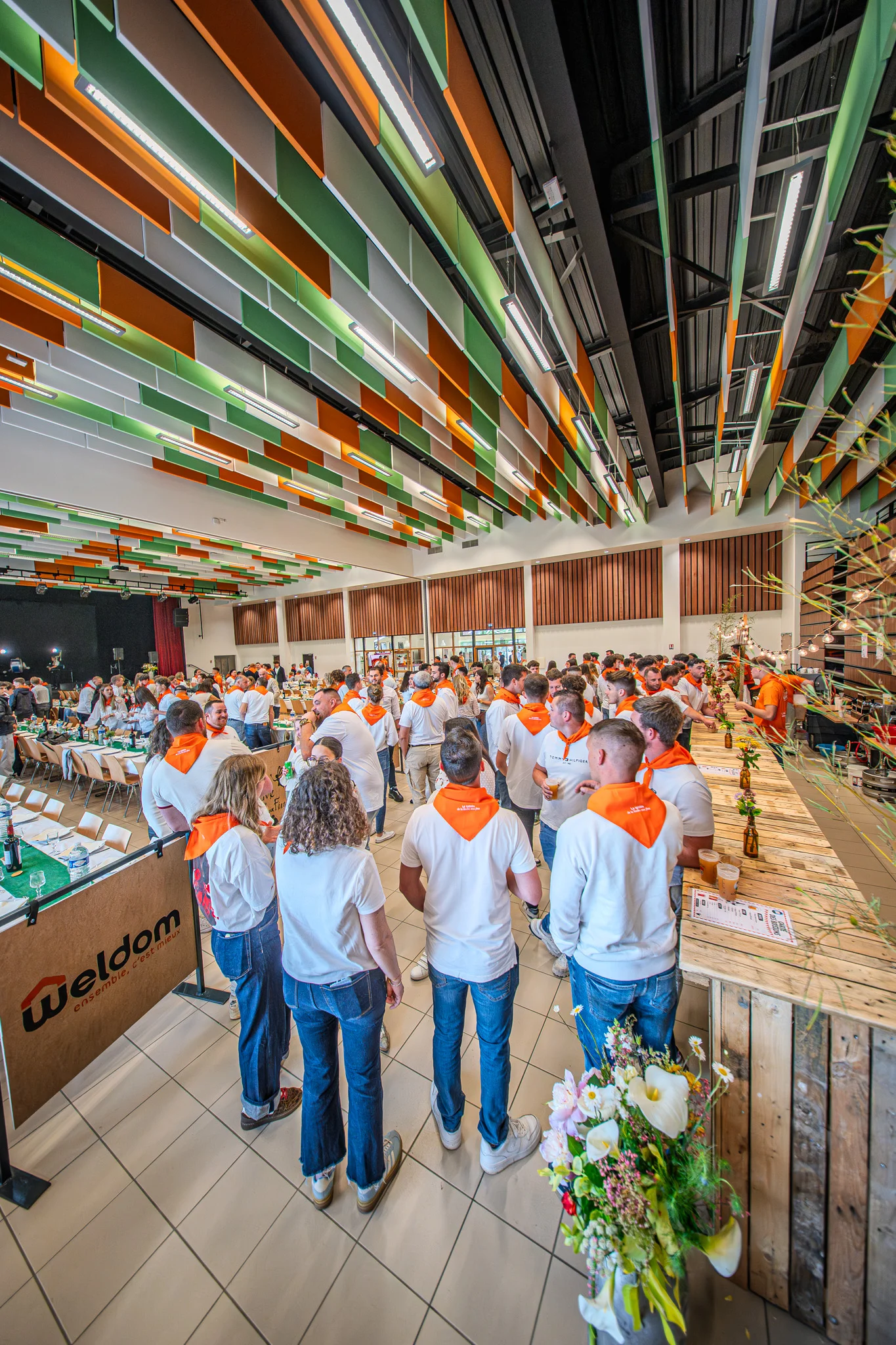 Photographie du deuxième banquet de la Tablée de la Roche aux Fées - Convivialité et produits locaux à Janzé