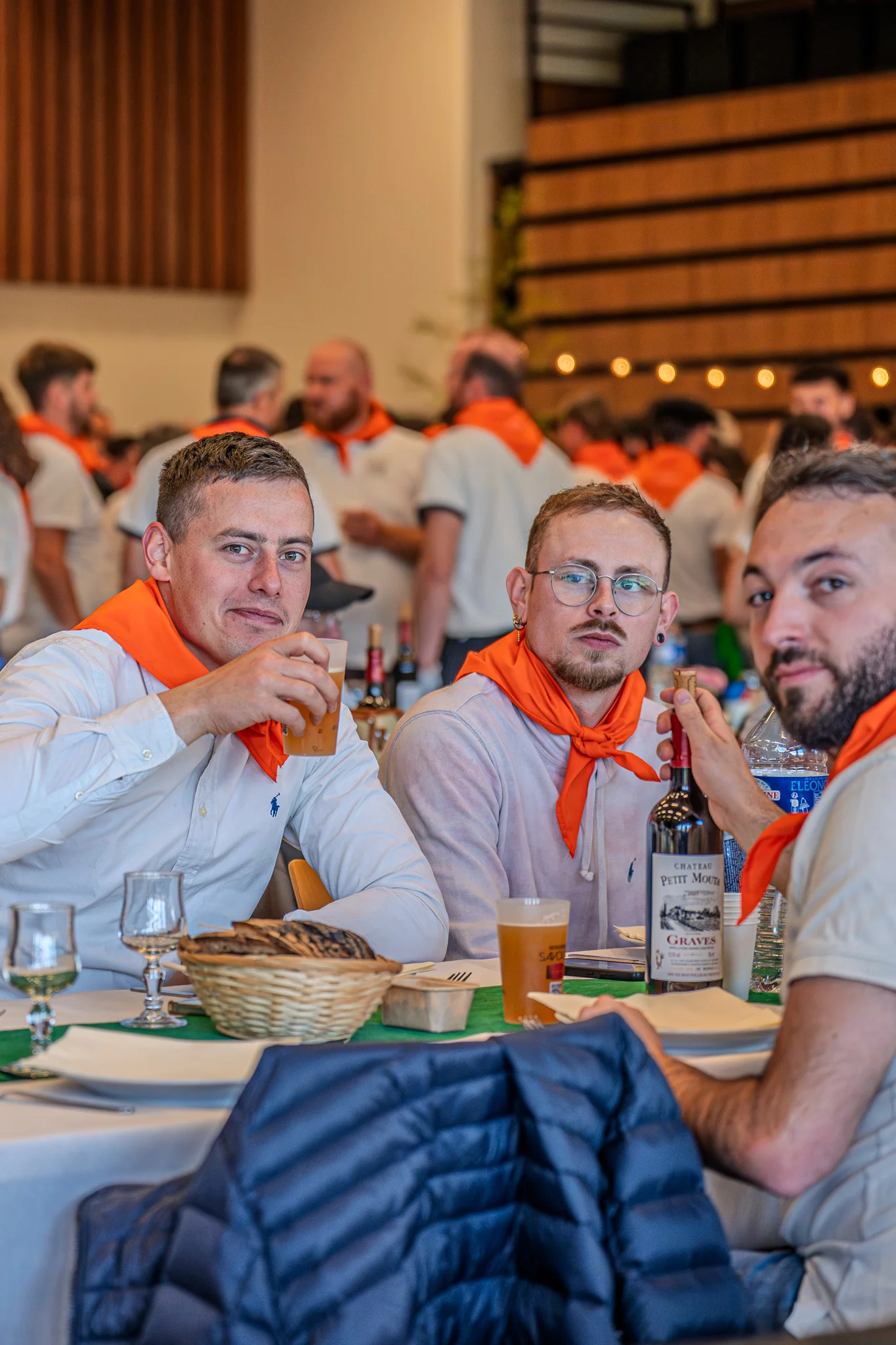 Photographie du deuxième banquet de la Tablée de la Roche aux Fées - Convivialité et produits locaux à Janzé