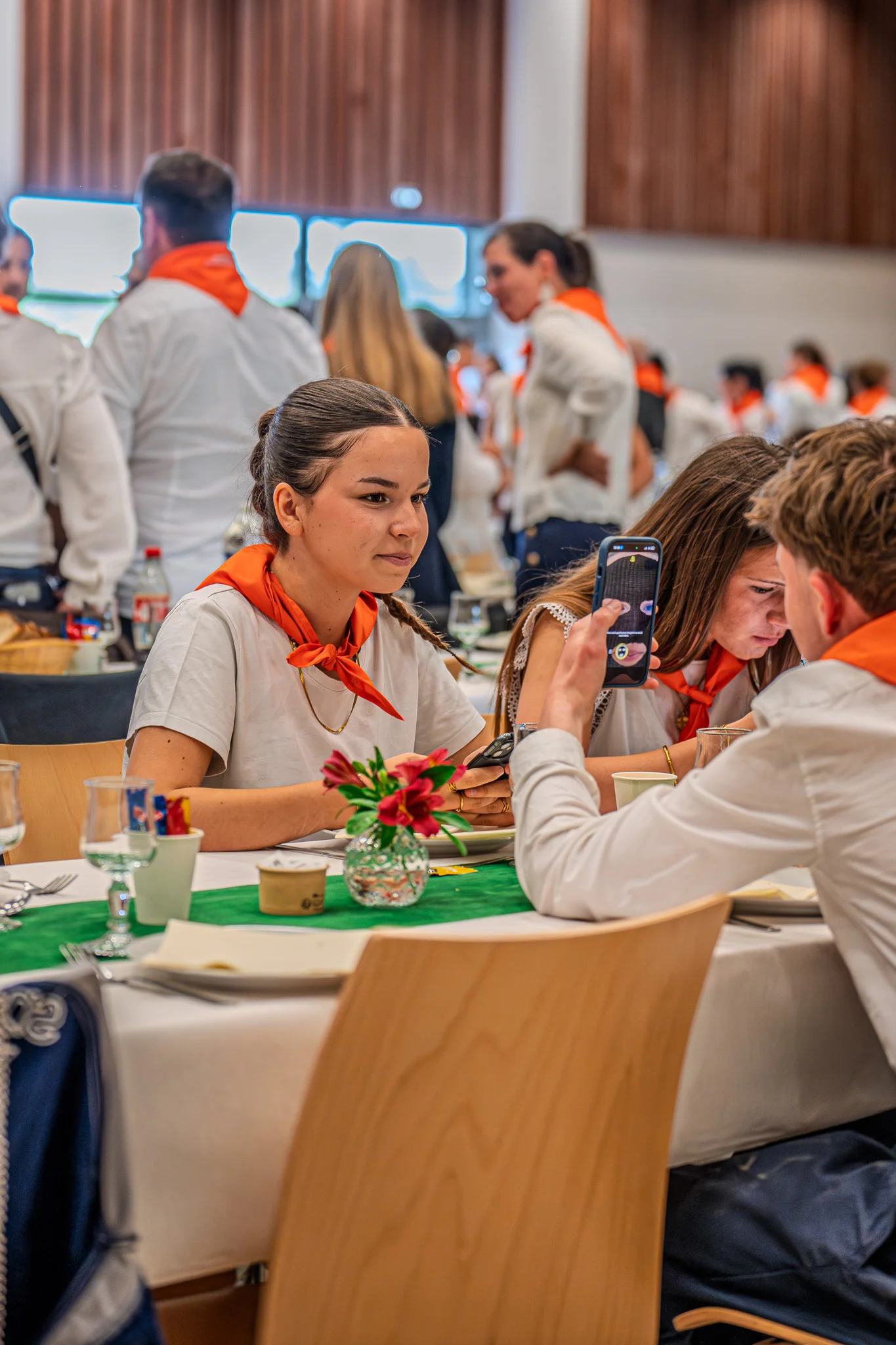 Photographie du deuxième banquet de la Tablée de la Roche aux Fées - Convivialité et produits locaux à Janzé