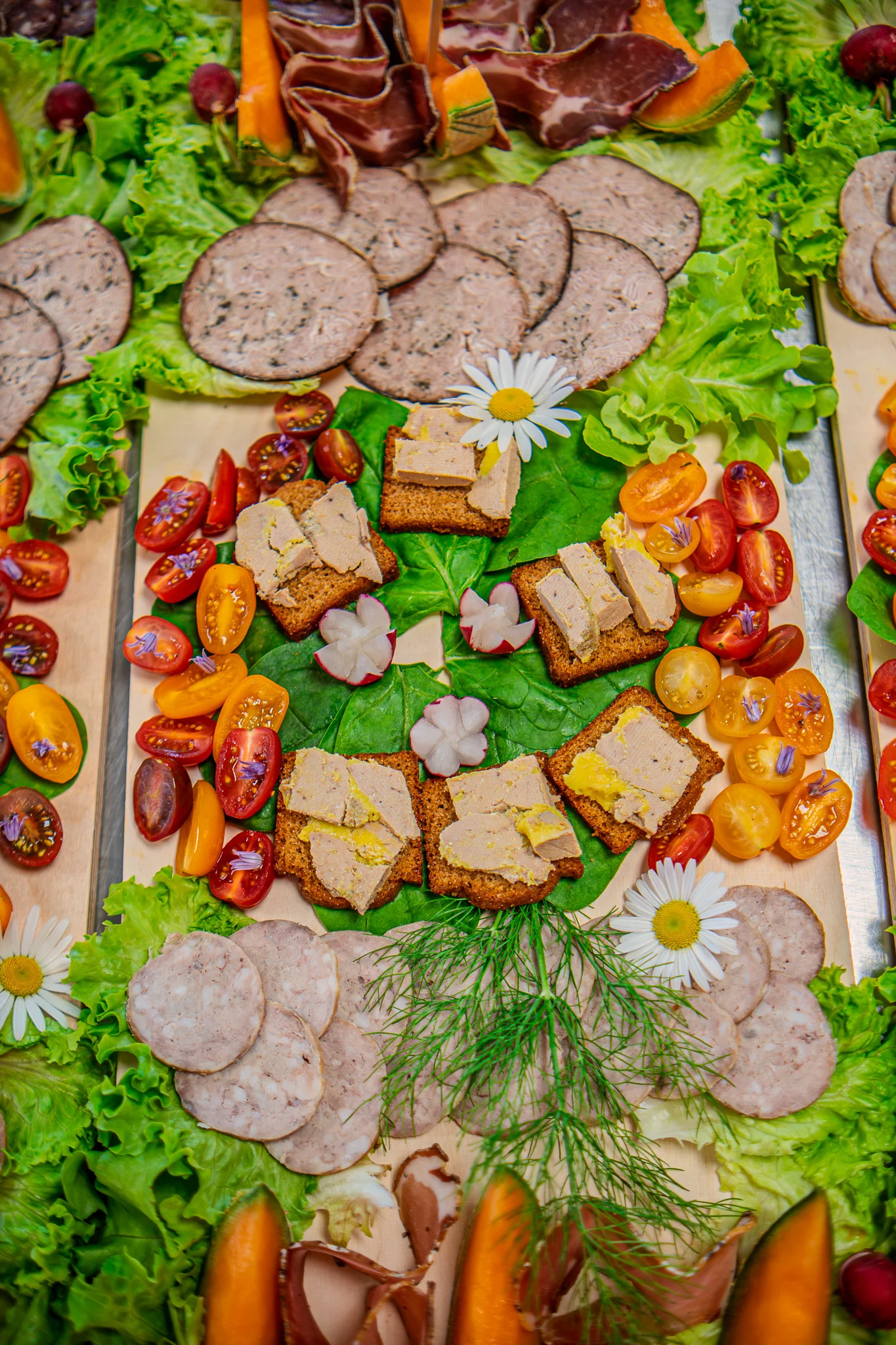 Photographie du deuxième banquet de la Tablée de la Roche aux Fées - Convivialité et produits locaux à Janzé