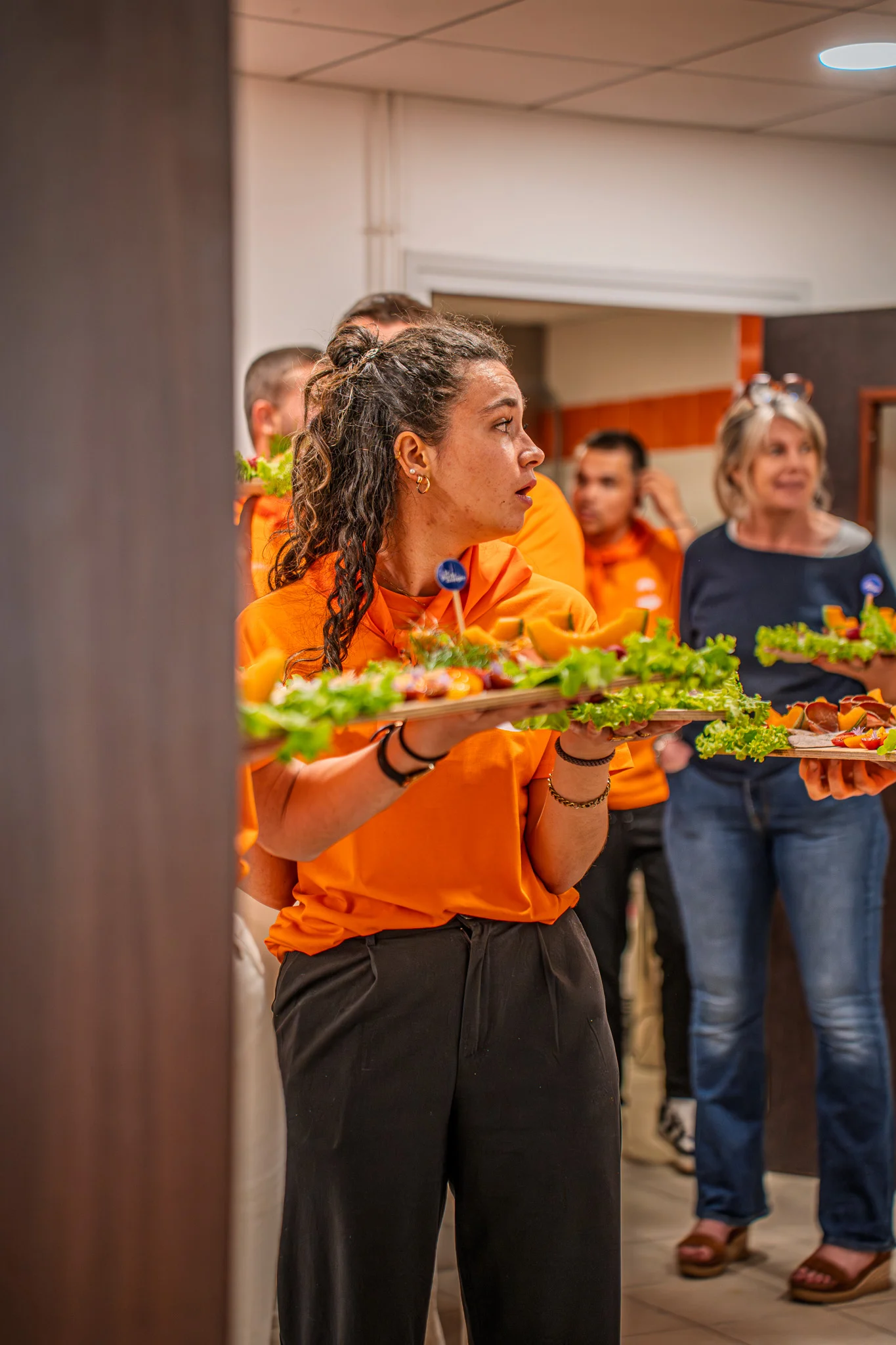 Photographie du deuxième banquet de la Tablée de la Roche aux Fées - Convivialité et produits locaux à Janzé