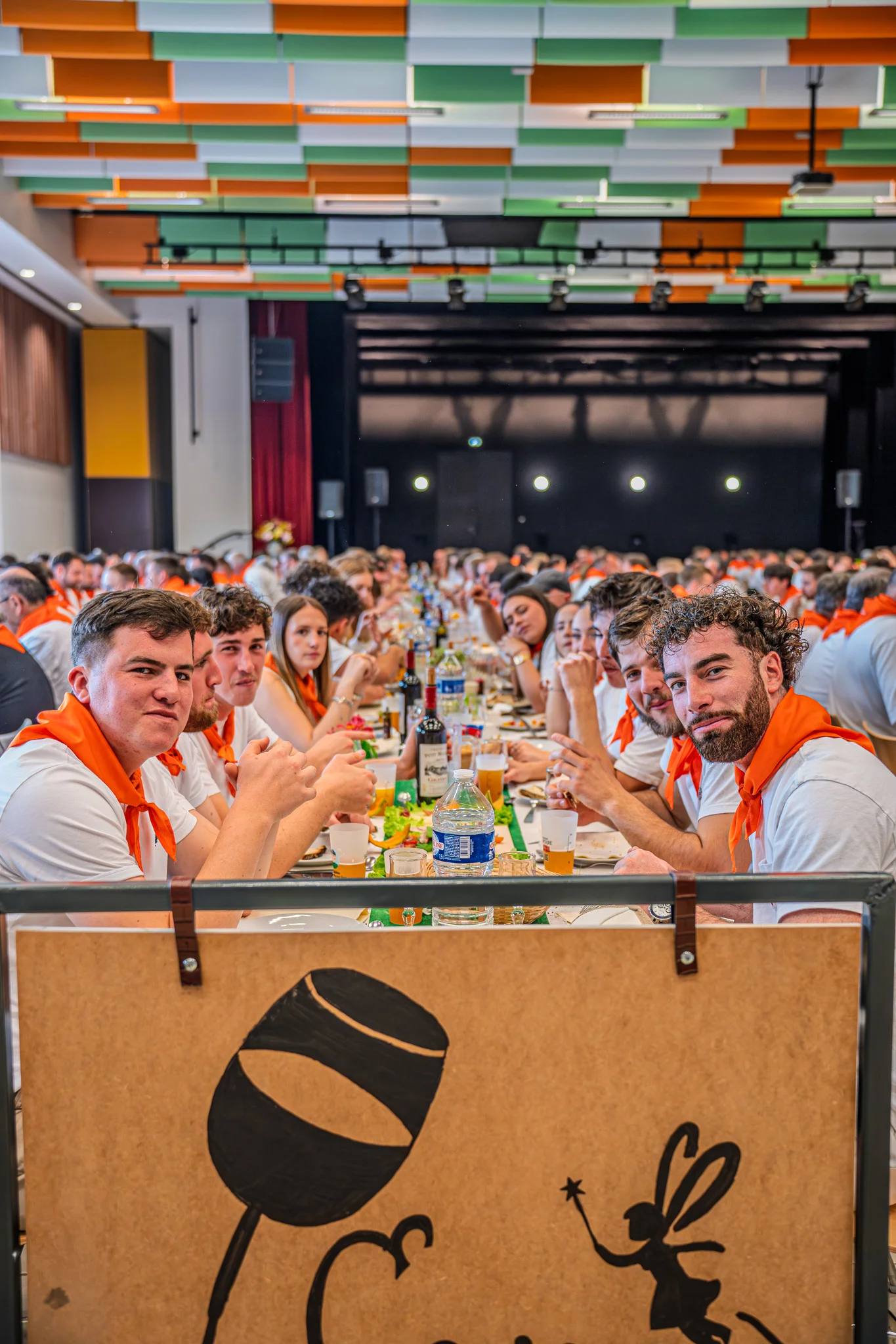 Photographie du deuxième banquet de la Tablée de la Roche aux Fées - Convivialité et produits locaux à Janzé