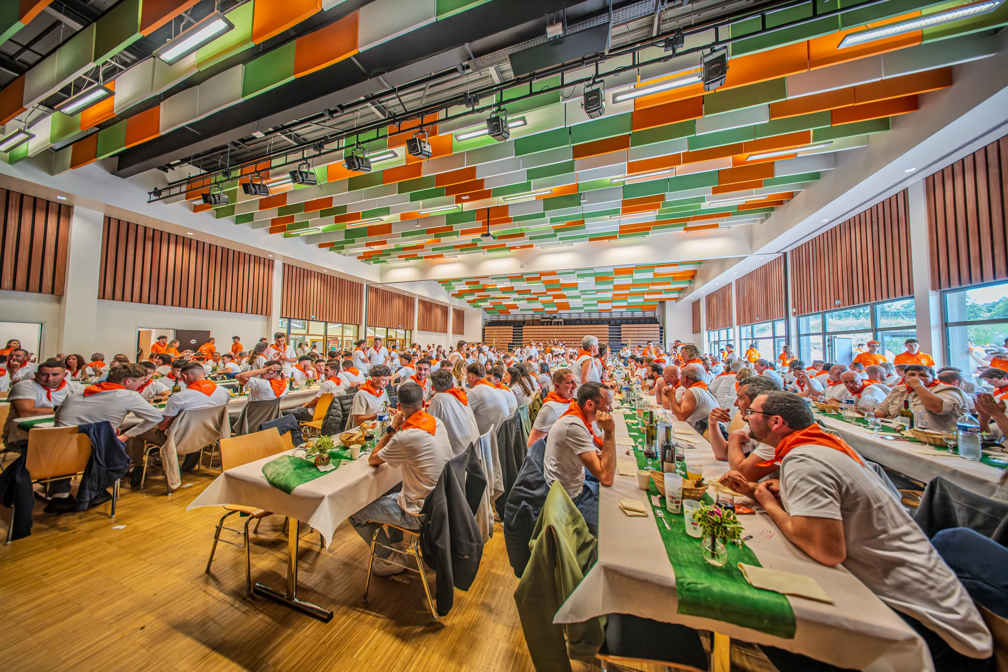 Photographie du deuxième banquet de la Tablée de la Roche aux Fées - Convivialité et produits locaux à Janzé
